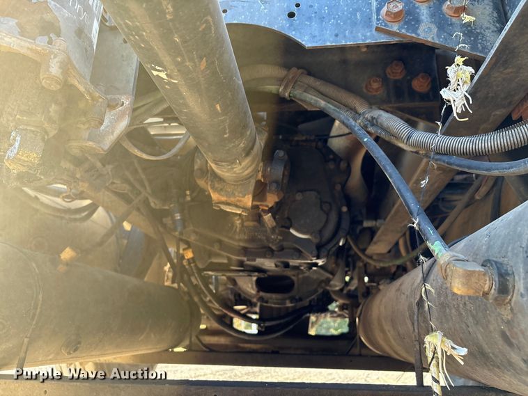 image for item IE9240 1997 International 9200 semi truck