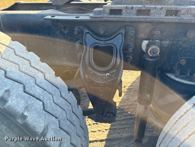 image for item IE9240 1997 International 9200 semi truck