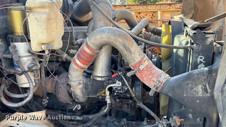 image for item IE9240 1997 International 9200 semi truck