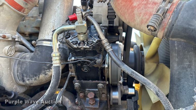 image for item IE9240 1997 International 9200 semi truck