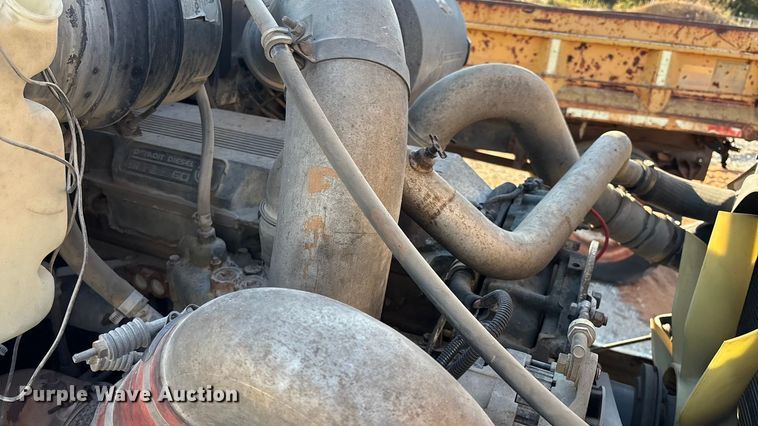 image for item IE9240 1997 International 9200 semi truck