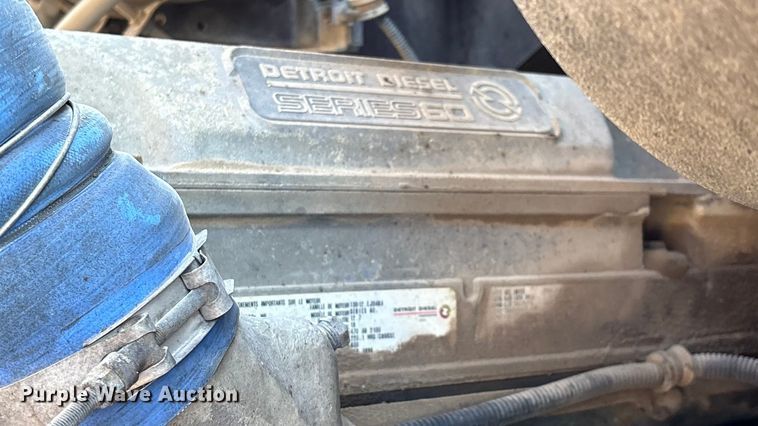 image for item IE9240 1997 International 9200 semi truck