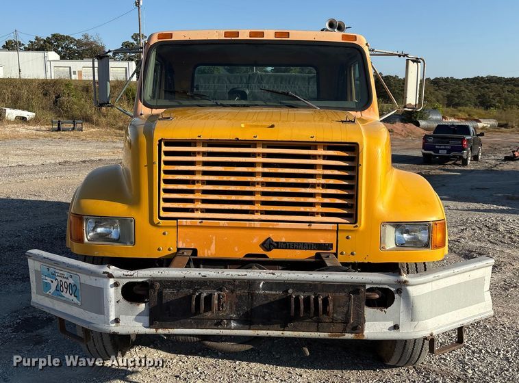 image for item IE9241 2001 International 4700 dump truck