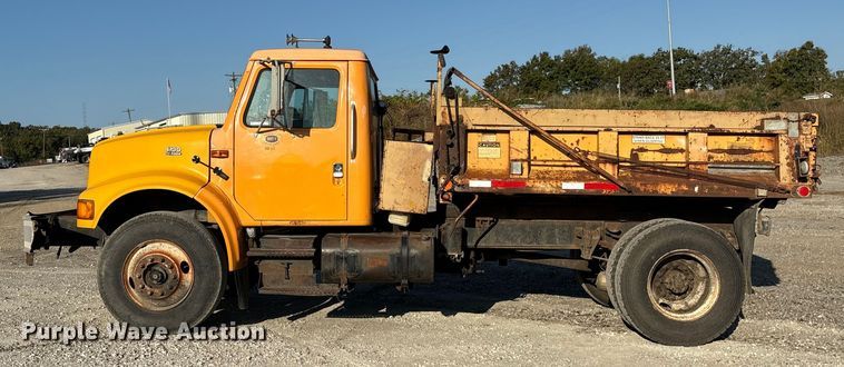 image for item IE9241 2001 International 4700 dump truck