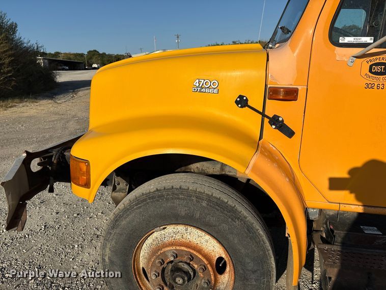 image for item IE9241 2001 International 4700 dump truck