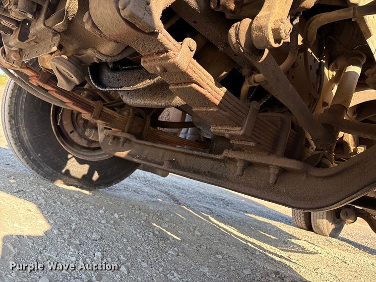 image for item IE9241 2001 International 4700 dump truck