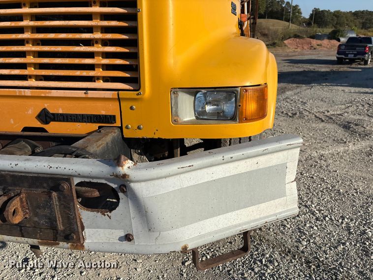 image for item IE9241 2001 International 4700 dump truck