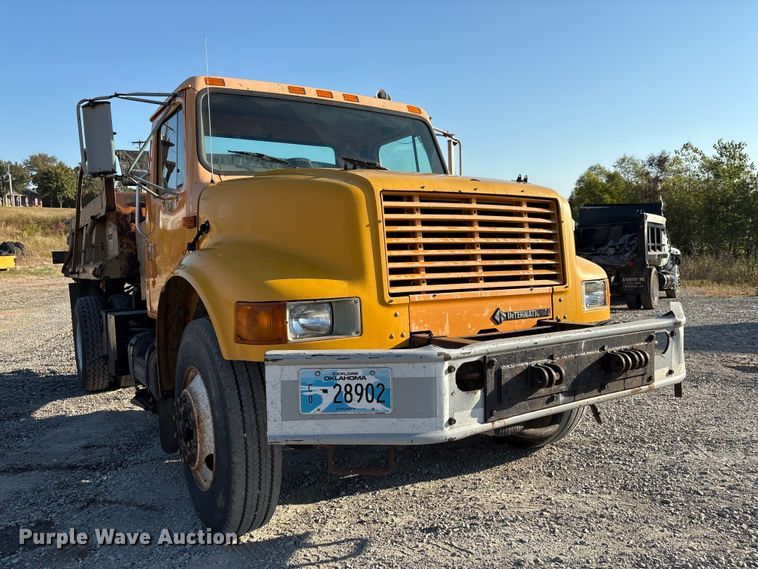 image for item IE9241 2001 International 4700 dump truck