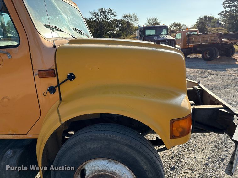 image for item IE9241 2001 International 4700 dump truck