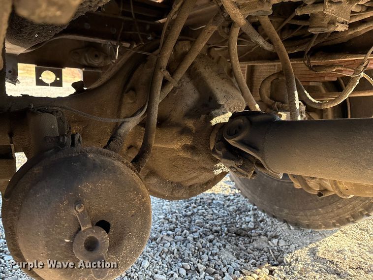 image for item IE9241 2001 International 4700 dump truck