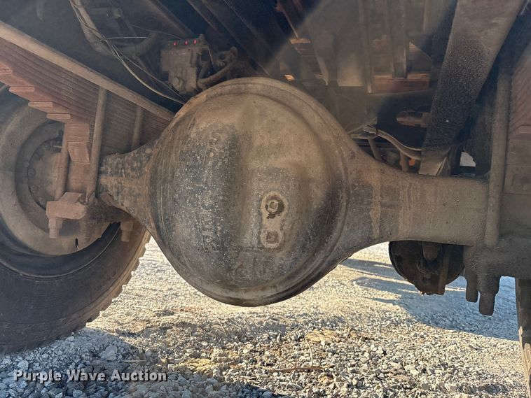 image for item IE9241 2001 International 4700 dump truck