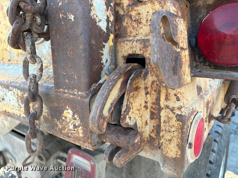 image for item IE9241 2001 International 4700 dump truck