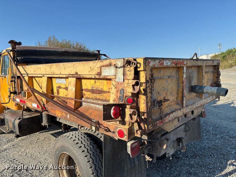 image for item IE9241 2001 International 4700 dump truck
