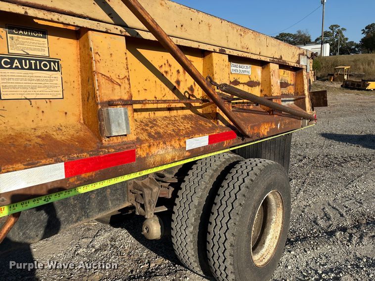 image for item IE9241 2001 International 4700 dump truck