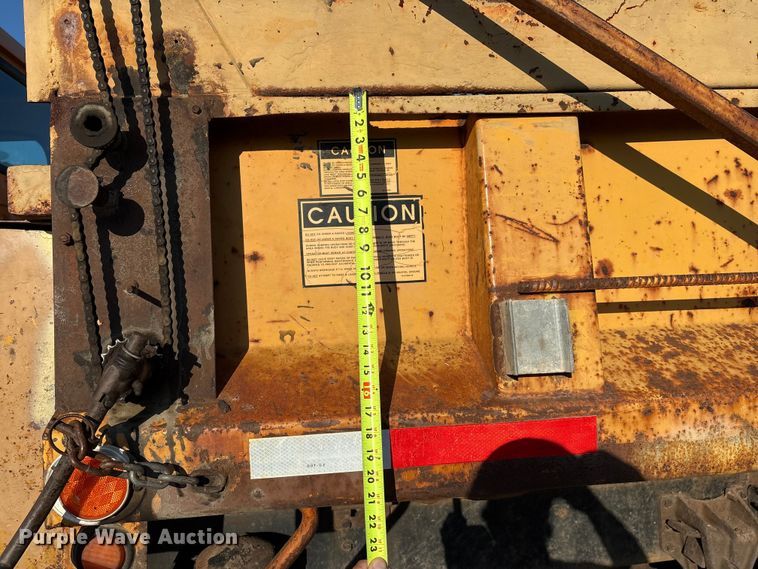 image for item IE9241 2001 International 4700 dump truck