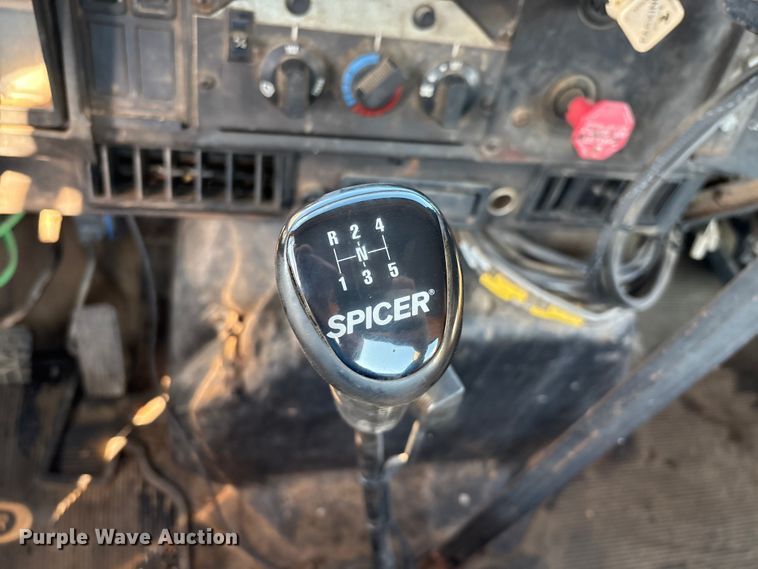 image for item IE9241 2001 International 4700 dump truck