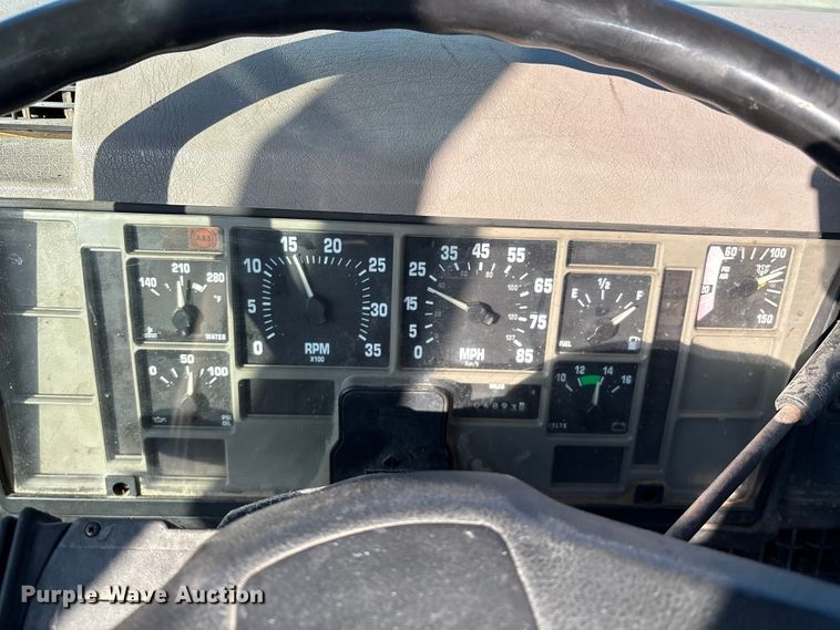 image for item IE9241 2001 International 4700 dump truck