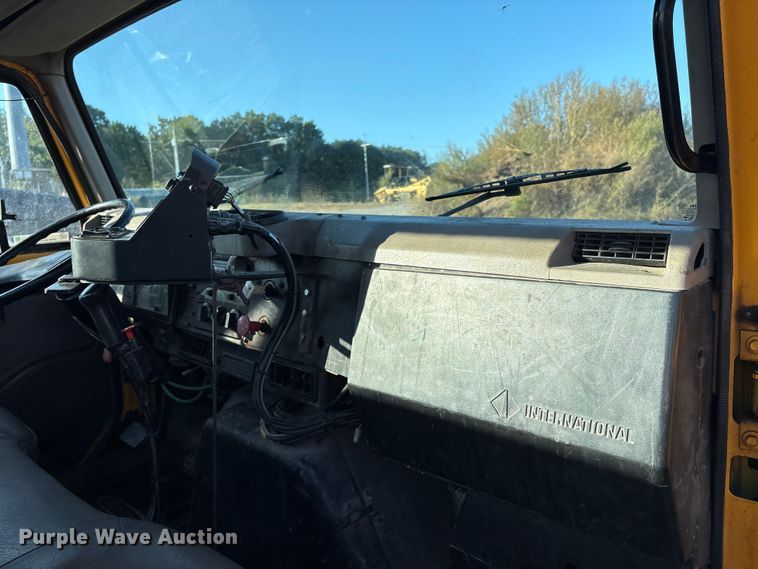 image for item IE9241 2001 International 4700 dump truck