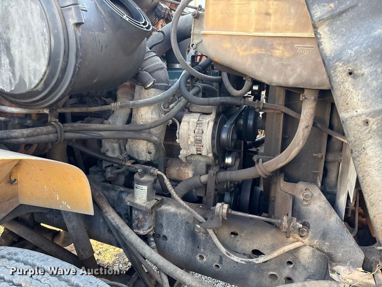 image for item IE9241 2001 International 4700 dump truck