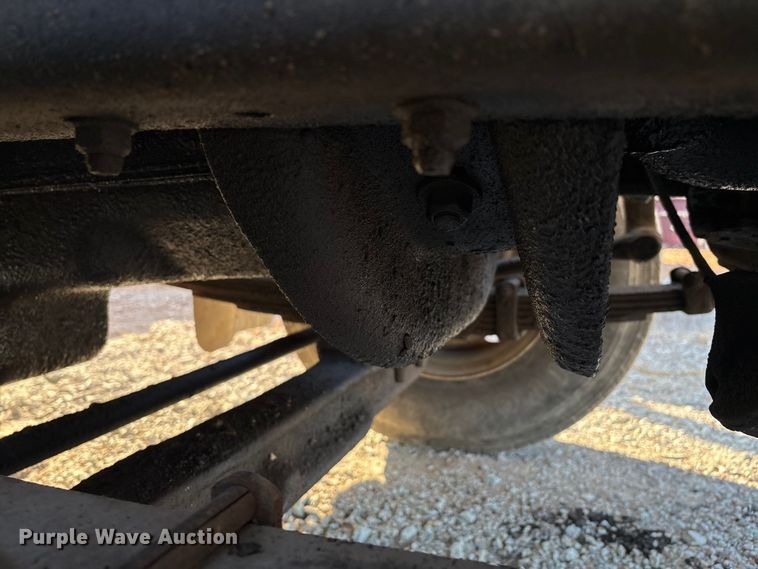 image for item IE9241 2001 International 4700 dump truck