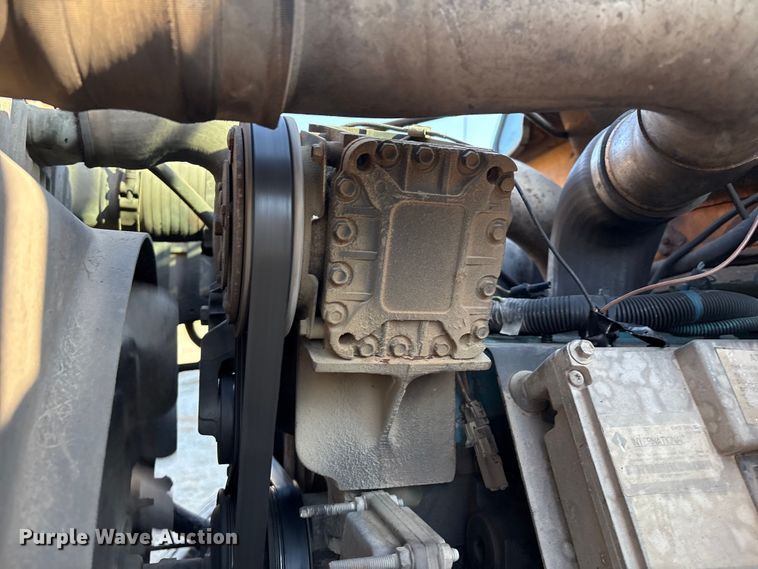 image for item IE9241 2001 International 4700 dump truck