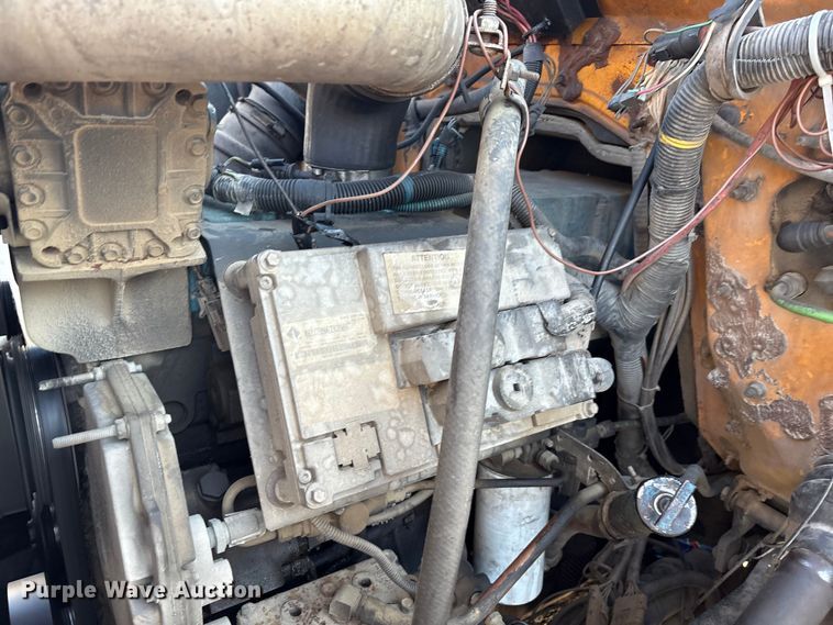 image for item IE9241 2001 International 4700 dump truck