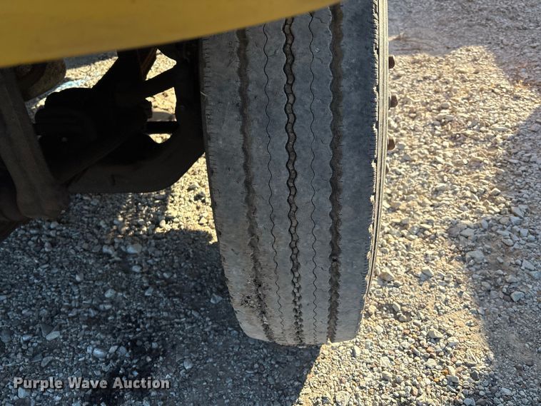 image for item IE9241 2001 International 4700 dump truck