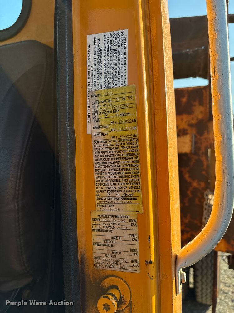 image for item IE9241 2001 International 4700 dump truck