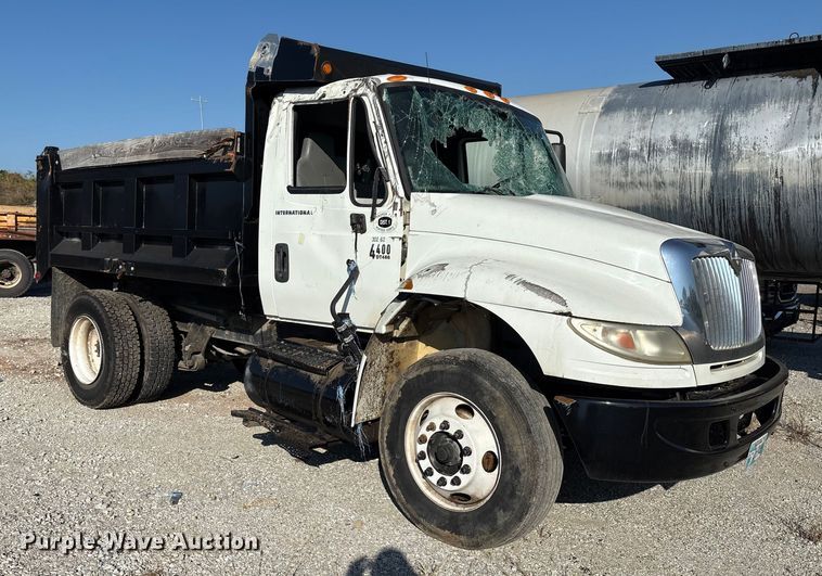 image for item IE9242 2007 International 4400 dump truck