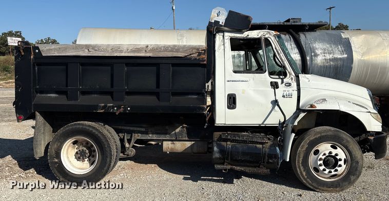 image for item IE9242 2007 International 4400 dump truck