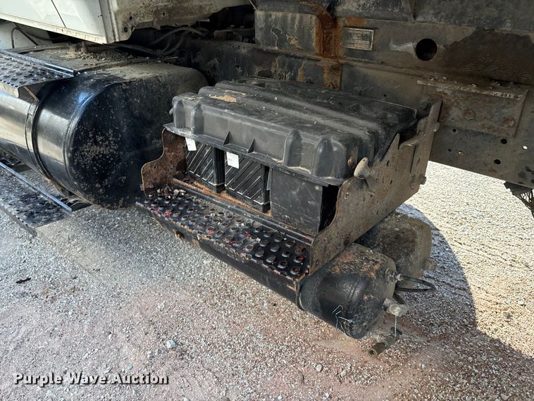 image for item IE9242 2007 International 4400 dump truck