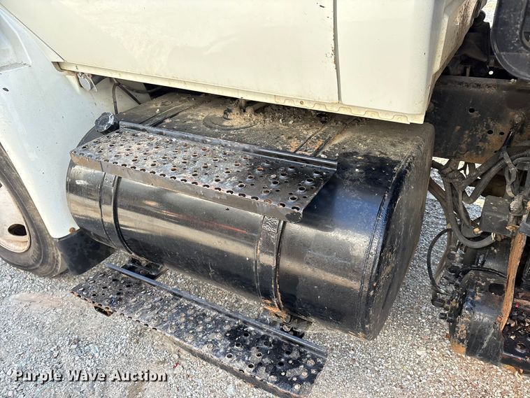 image for item IE9242 2007 International 4400 dump truck