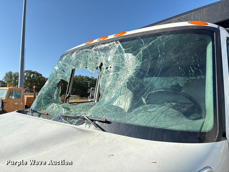 image for item IE9242 2007 International 4400 dump truck