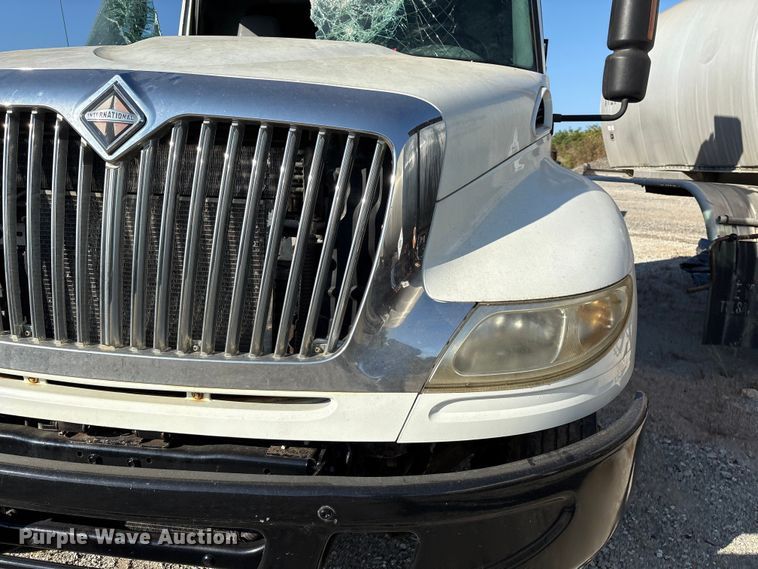 image for item IE9242 2007 International 4400 dump truck