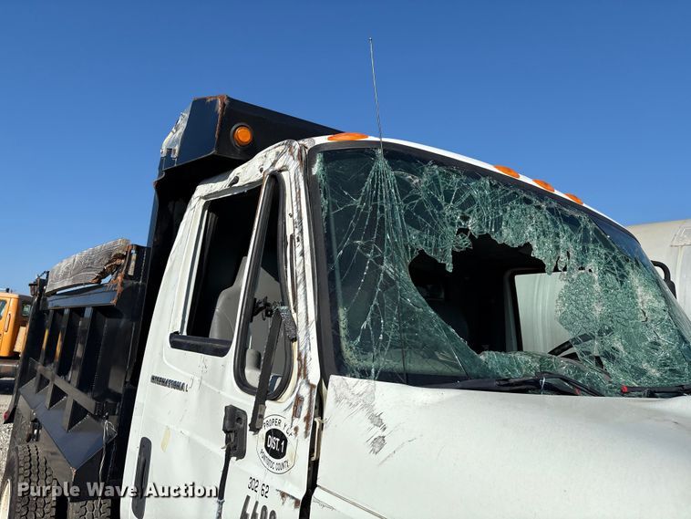 image for item IE9242 2007 International 4400 dump truck