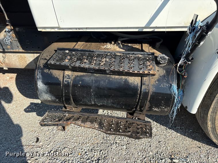 image for item IE9242 2007 International 4400 dump truck