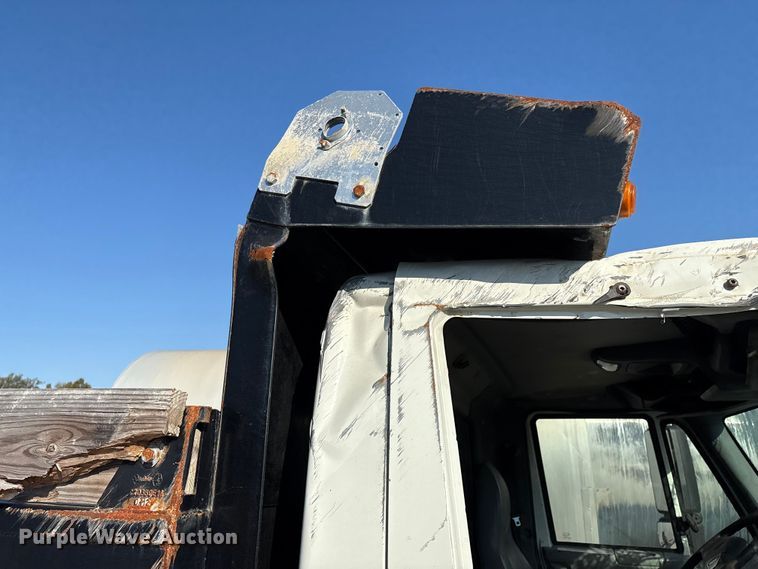 image for item IE9242 2007 International 4400 dump truck