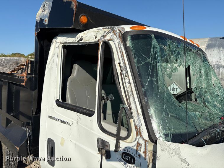 image for item IE9242 2007 International 4400 dump truck