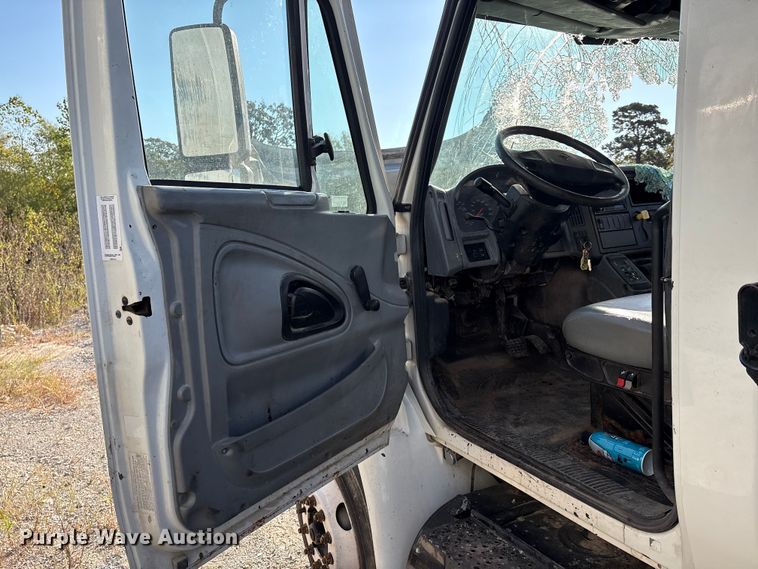 image for item IE9242 2007 International 4400 dump truck