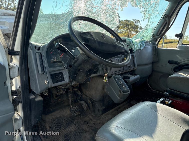 image for item IE9242 2007 International 4400 dump truck