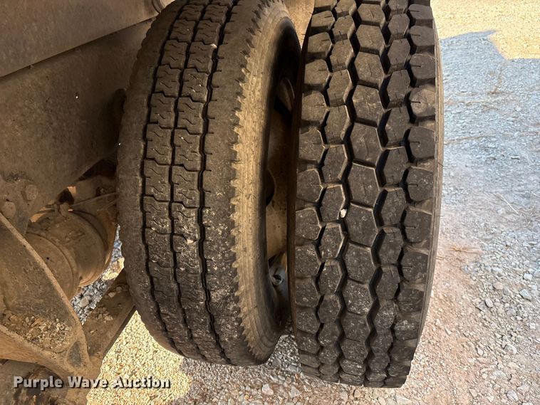 image for item IE9242 2007 International 4400 dump truck