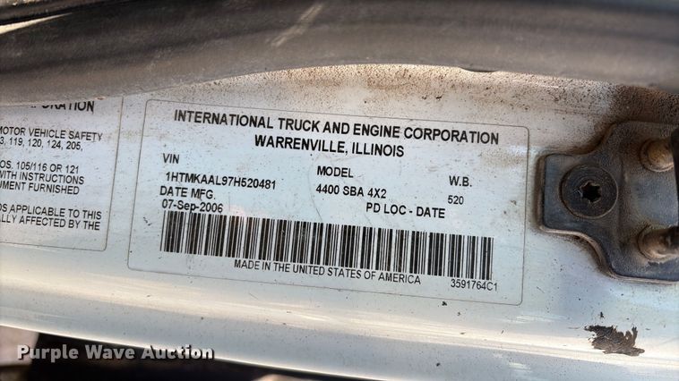 image for item IE9242 2007 International 4400 dump truck