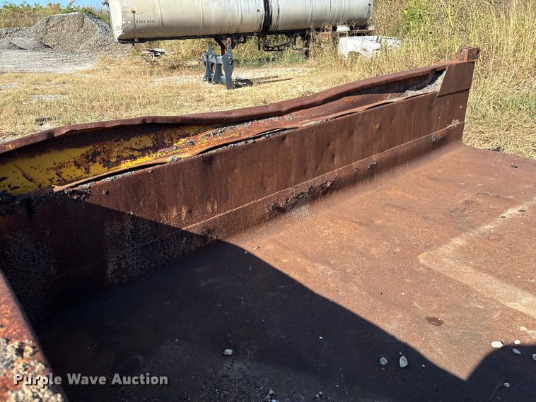 image for item IE9243 Dump bed