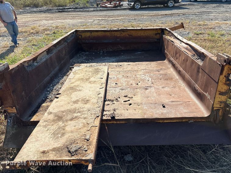 image for item IE9243 Dump bed