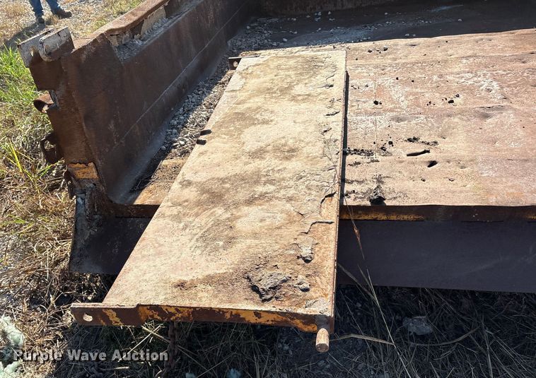 image for item IE9243 Dump bed