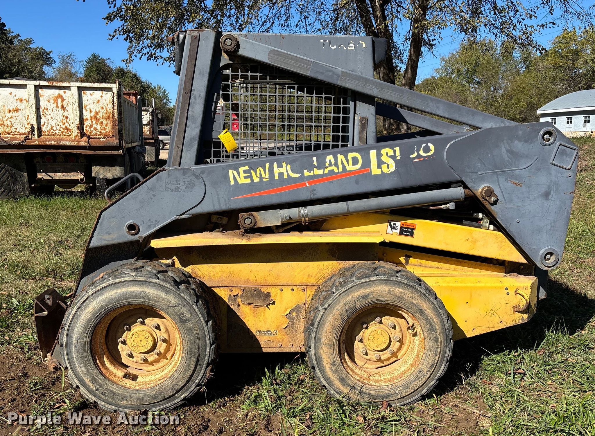 2000 New Holland LS180 skid steer loader in Winona, MO | Item