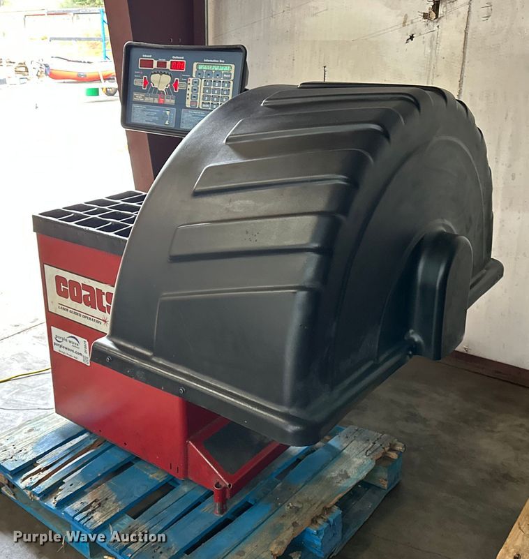 image for item DF8629 (2) Coats 1250 tire balance machines