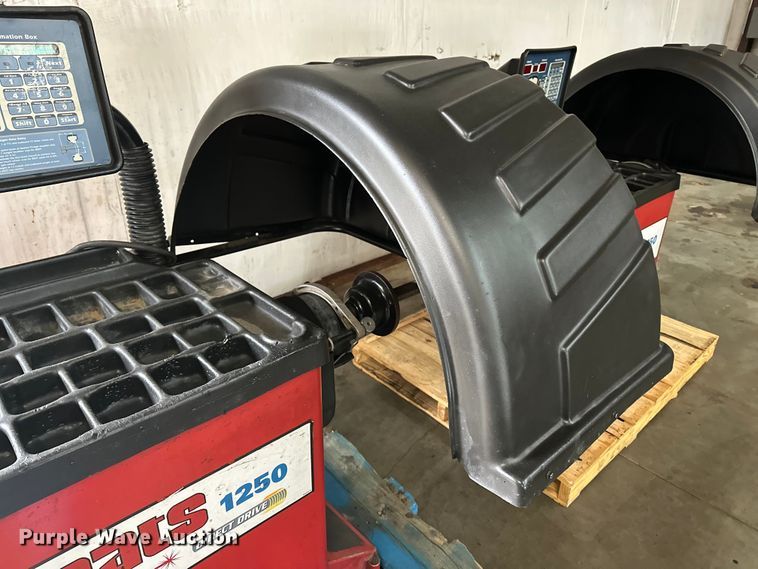 image for item DF8629 (2) Coats 1250 tire balance machines