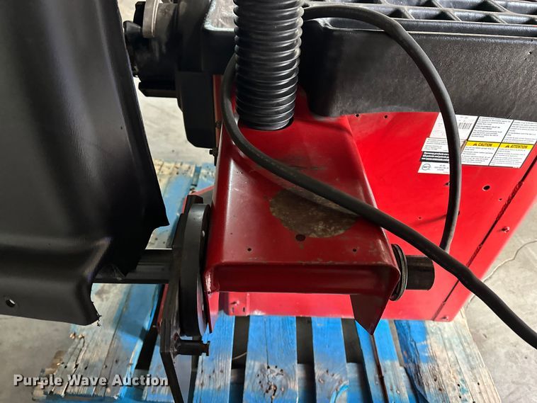 image for item DF8629 (2) Coats 1250 tire balance machines