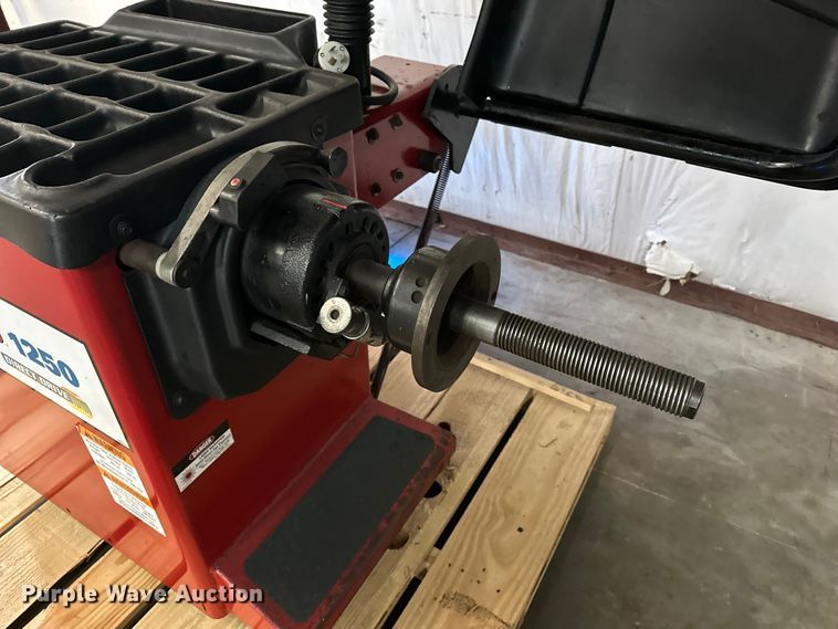 image for item DF8629 (2) Coats 1250 tire balance machines